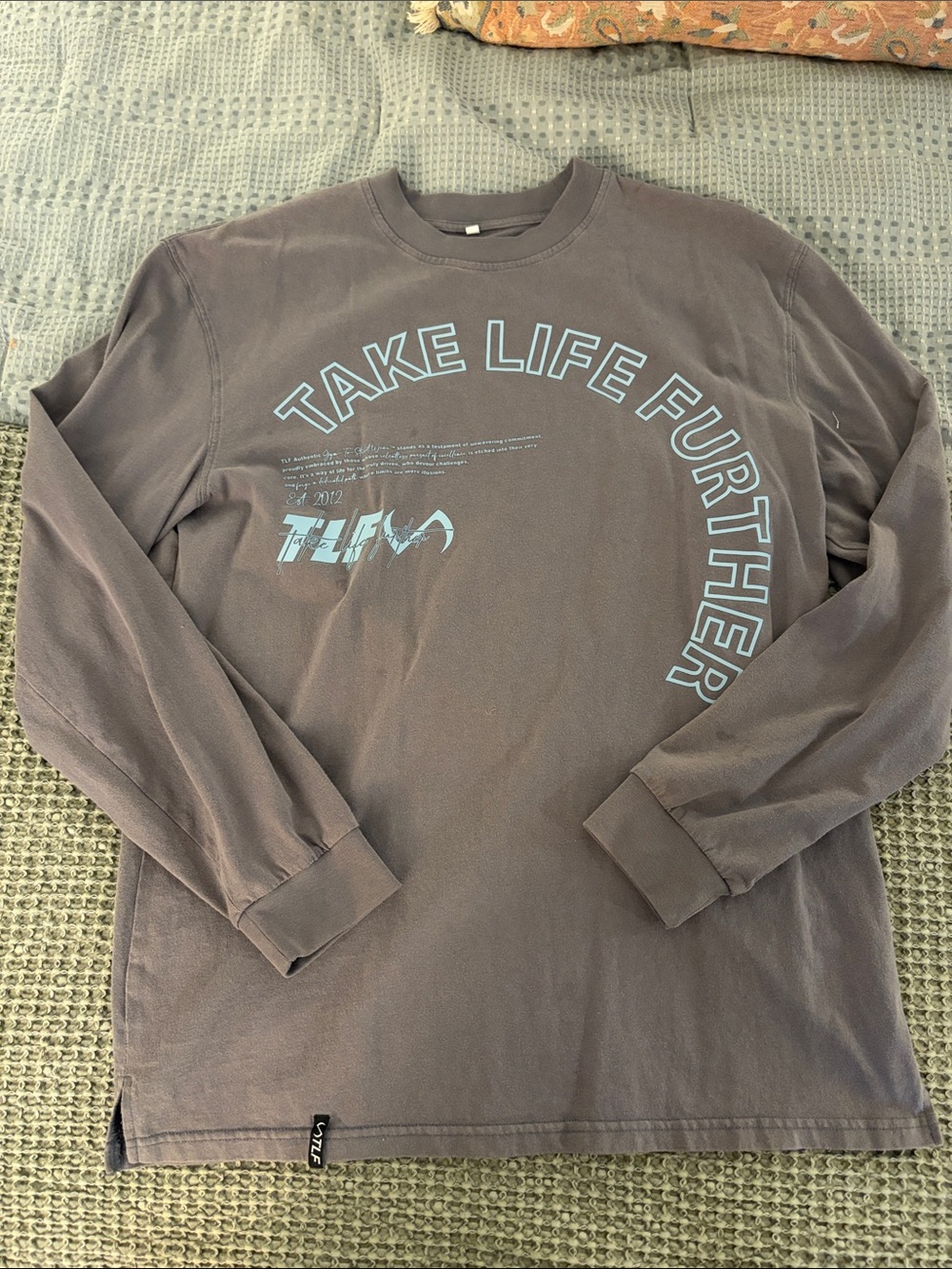 Women’s Long Sleeve Graphic Shirt in Dusty Brown